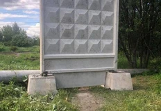 😂А вот воскресный прикол из Наро-Фоминска. Коммунальные службы перекрывают хаотично протоптанные населением тропы через железнодорожные пути